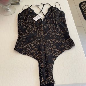 Black with tan laced body